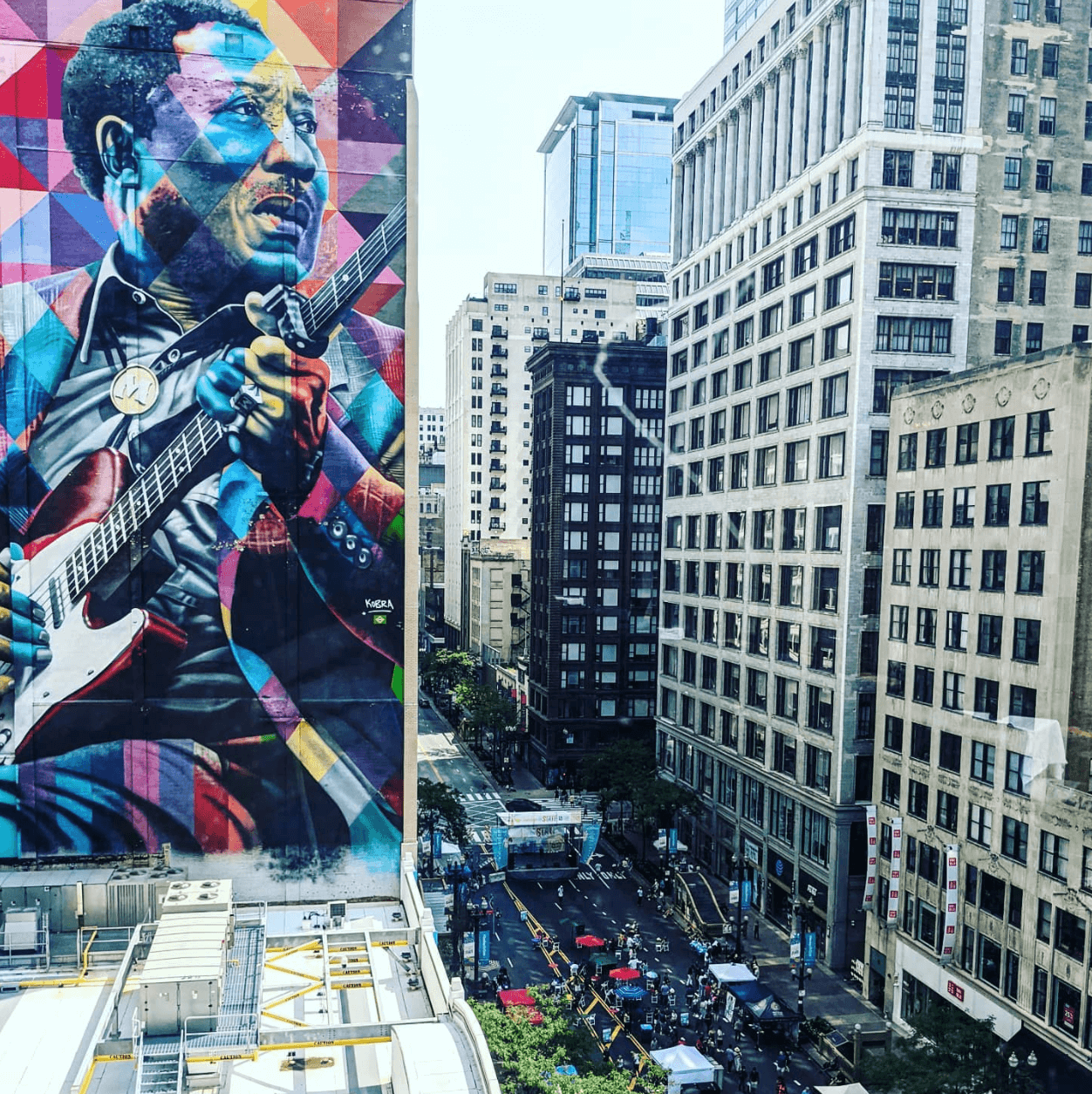 Muddy Waters colourful guitar mural in Chicago